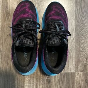 ASICS size 6.5 purple and black pattern